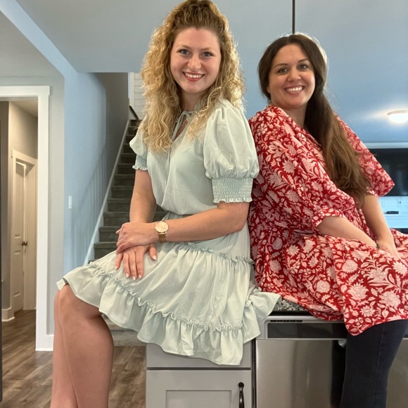 Mint green ruffle dress with cinched sleeves - Picture 2 of 6